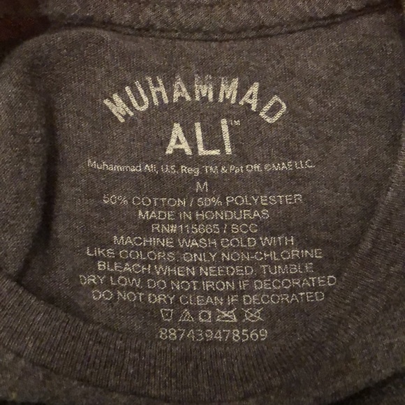 Muhammad Ali T-shirt Grey with Bold Red Gloves - Picture 3 of 4